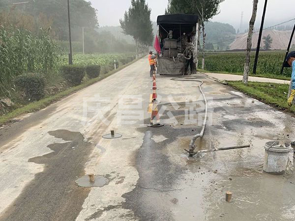 濱海公路壓漿現(xiàn)場(chǎng)